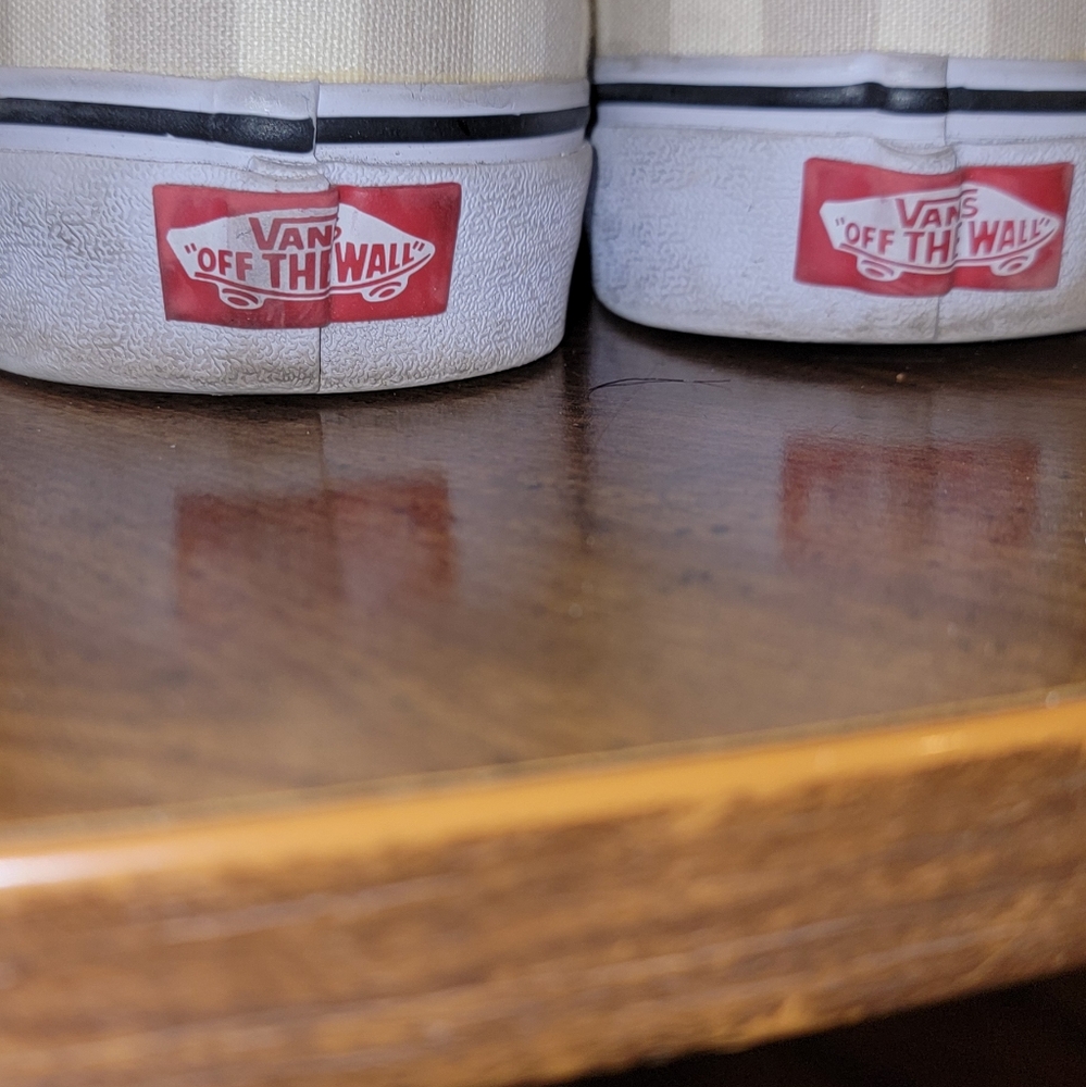Vans - Picture 3 of 4